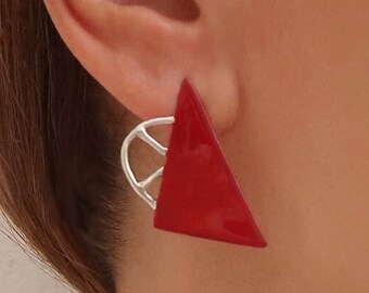 Boucles d'oreilles triangle rouge faites à la main Technique de laque japonaise, Bijoux d'art japonais, Bijoux modernes et contemporains pour femmes Boucles d'oreilles asymétriques