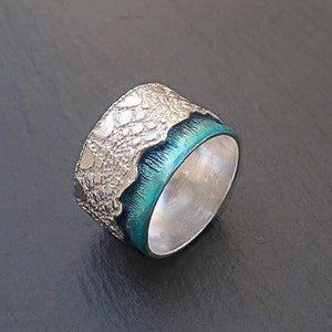 925er Silberring mit Spitze, breiter Bandring aus Silber und Emaille, zeitgenössischer Schmuck von JEWELERSOUL, einzigartiger Ring für Sie