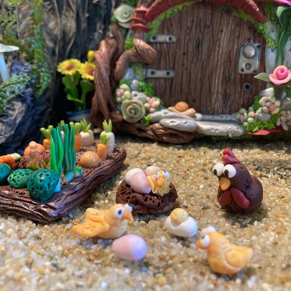 Poulets féeriques miniatures| Jardin de fées| Fées|poulets| Chooks|Mini jardins| Chooks en argile polymère| Faire semblant de jouer| Jardin de fées Oeuf de poules pour bébés