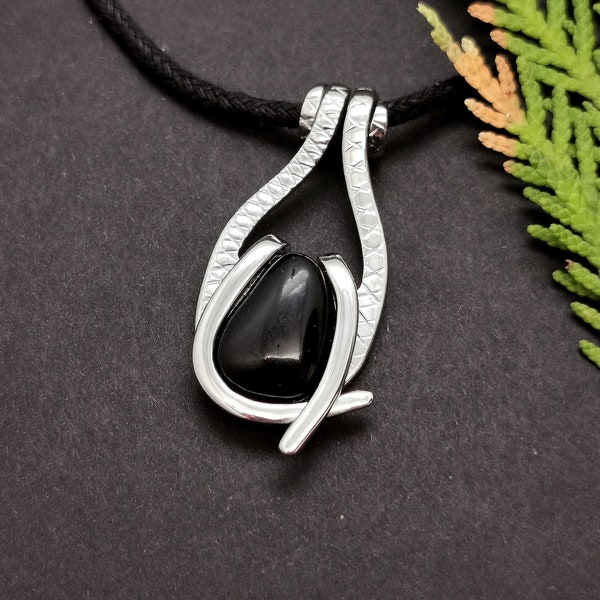 schwarze Turmalin Halskette, Silberschmuck, Schutzkristall Halskette Männer, handgemachter Schmuck, schwarzer Edelstein, einzigartige Geschenke für Männer