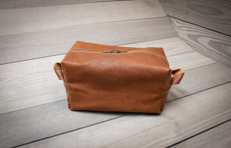 Leather Shaving Kit, Leather Dopp Kit, Travel Bag, Men's Travel Bag, Toiletry Bag, Luggage, Travel Gifts, Leather Gifts, Gifts for Dad Chestnut Leather