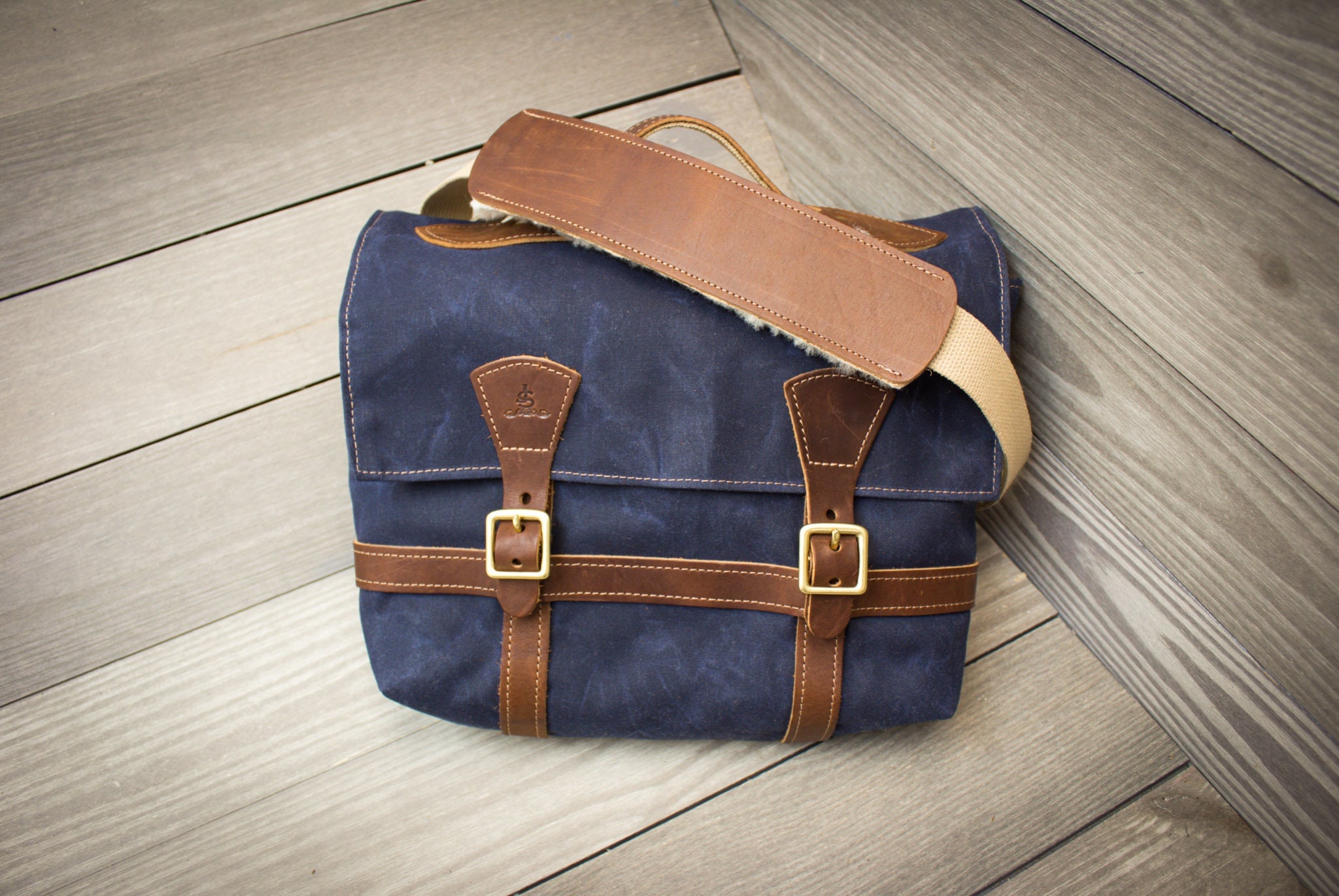Aggregate 68+ custom messenger bags no minimum best esthdonghoadian