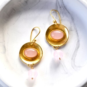 Rose quartz gold earrings - Raw stone earring - Birthstone earrings - Pink crystal earrings - April birthstone earrings - Gold and pink