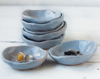 ring holder Jewelry bowl custom small bowls bridesmaid gift tiny ring dish maroon ceramics boho clay dishes spice plate spice plate