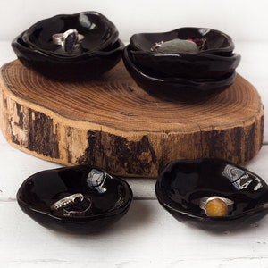 ring holder Jewelry bowl custom small bowls bridesmaid gift tiny ring dish maroon ceramics boho clay dishes spice plate spice plate