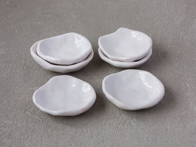 ring holder Jewelry bowl custom small bowls bridesmaid gift tiny ring dish maroon ceramics boho clay dishes spice plate spice plate