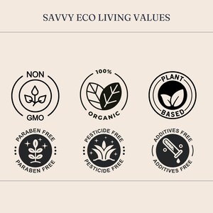 以下が含まれることがあります： 「SAVVY ECO LIVING VALUES」というテキストが書かれた白黒のグラフィックアイコン。アイコンは、非遺伝子組み換え、100％オーガニック、植物由来、パラベンフリー、農薬不使用、添加物不使用など、環境に優しい製品の属性を表しています。