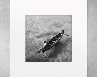 Fotoprint met Passe-Partout; Vrouwen op de boot