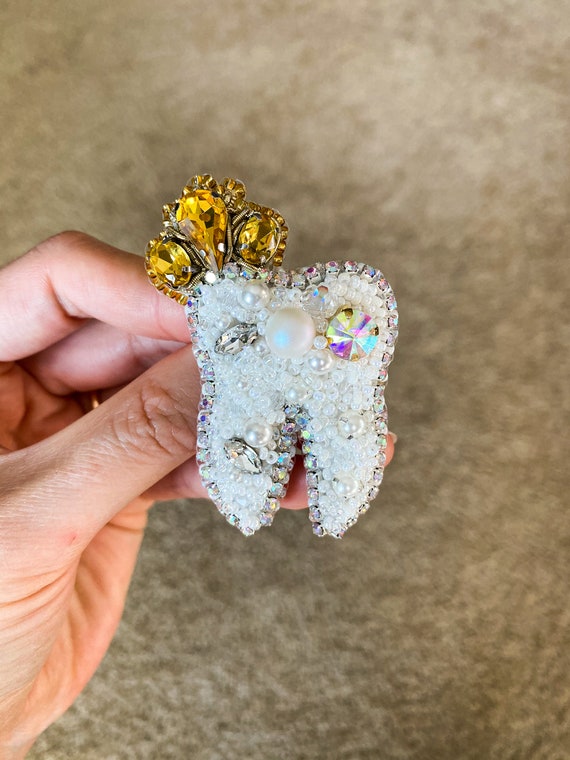 Tooth brooch shop