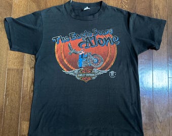 Camiseta HD "El águila vuela sola" de los años 80