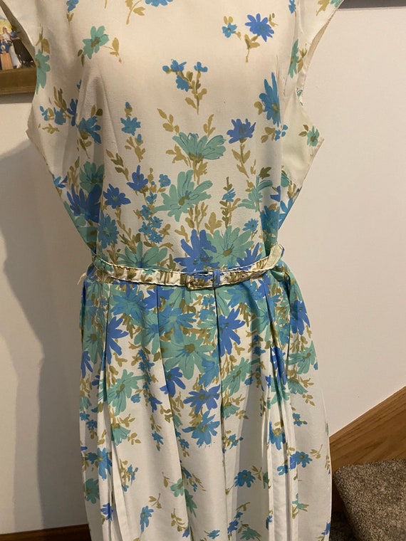 1960's Spring Floral Dress - image 3