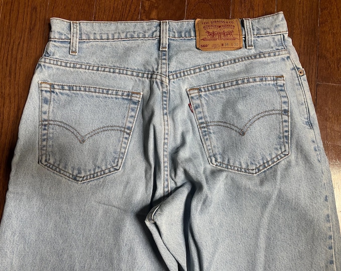 Vintage Levi’s 560 Jeans Made in USA Light Wash Loose Fit Tapered Leg 34x30