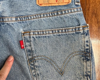 Vintage Levi’s 505 Denim Shorts Red Tab Single R