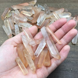 100g Points de cristal de quartz rougeâtre Loose Crystal Quartz Stick Perles Rouge Crystal Spike Perles Brutes Crystal Stick Beads Fourniture 100g Sac