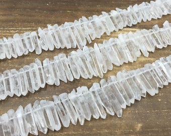 Puntos de cristal de cuarzo claro crudo Perlas de cuarzo roca superior perforada Perlas de cristal áspero Perlas de palo de cristal completo 15.5 "5-9 * 20-45 mm