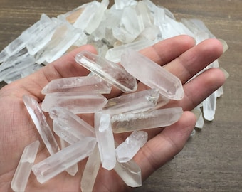 Un-drilled Raw Clear Quartz Crystal Points Rough Bulk Quartz Sticks Loose Gemstone Spike Beads Clear Quartz Pendant Beads Supplies 100g Bag