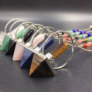 7 Chakra Pendel Kristall Pendel Edelstein Point&Pyramid Pendel Dowsing Chakra Scrying Wicca Altar Reik Meditation spirituelle Werkzeug 1 Stück