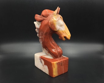 馬の石彫刻 緑色 馬の石彫刻 緑色 中国彫刻の緑色の石の馬の彫刻像 -