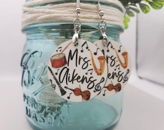 Pendientes colgantes personalizados de agradecimiento para profesores de música. Regalo de agradecimiento con monograma para profesores, directores y alumnos de banda.