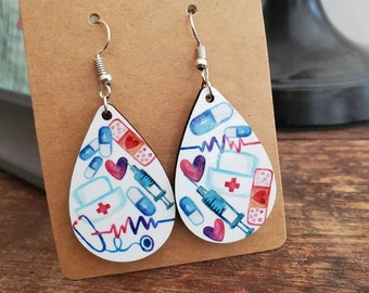 Pendientes colgantes de enfermera. Regalos para enfermeras, enfermeras tituladas, auxiliares de enfermería certificada, auxiliares de enfermería práctica, auxiliares médicos, personal sanitario, novias, esposas y mejores amigas.