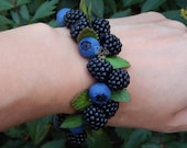 Polymer clay bracelet with blackberries and blueberries - fake Food Jewelry - polymer clay berry jewelry - gift for her - black blue beads