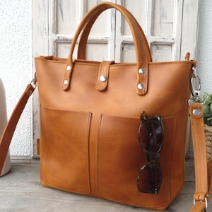 Leder Handtasche Damen cognac braun, griffiges Premium Leder, mit optionalen Frontpockets, Reißverschlüssen und Crossbody Gurt, Lenie!