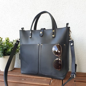 Femmes de sac à main en cuir noir, femmes de sac à bandoulière en cuir noir, petit sac fourre-tout en cuir avec options, crossbody de sac en cuir, Lenie!
