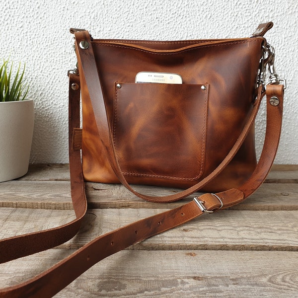 Leather crossbody purse cognac brown women with zipper, shoulderbag, 11" w, 9" h, 4" d, 2 strap options, strong cow leather, minimalistic!