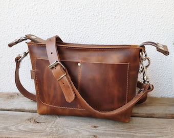 Kleine Leder Crossbody Tasche Damen braun, kleine Umhängetasche, Partytasche, Mini Bag, 23 cm x 16 cm x 6 cm, Echtleder mit Pull up Effekt!