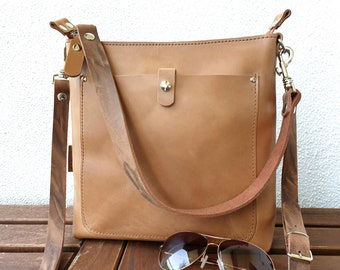 LEATHER SHOULDER BAG women brown, leather crossbody bag women brown, size M, minimalistic, lightweight, with shoulder and/or crossbody strap