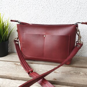 Kleine leren schoudertas rood voor dames, leren crossbody tas, lange schouderband, hoogwaardig duurzaam leer afbeelding 6