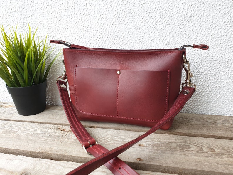 Kleine leren schoudertas rood voor dames, leren crossbody tas, lange schouderband, hoogwaardig duurzaam leer afbeelding 6