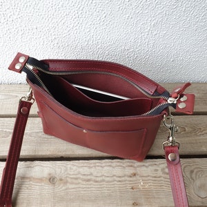 Kleine leren schoudertas rood voor dames, leren crossbody tas, lange schouderband, hoogwaardig duurzaam leer afbeelding 5