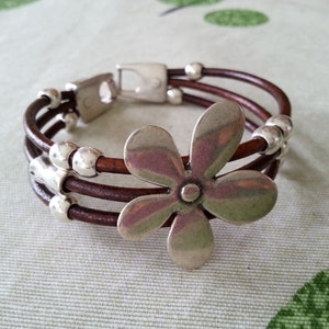 Leather Bracelet, Beaded Bracelet Flower Bracelet, Uno de 50 Style Bracelet, Silver Plated Bracelet Zamak Beads Clasp