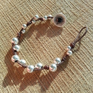 Pulsera de cuero, pulsera de cuentas plateadas y cierre de botón, pulsera de cuero negro para mujer, brazalete