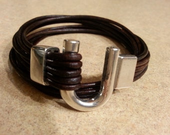 Leather Wrap Bracelet, Zamak Horseshoe Clasp Uno de 50 Style Bracelet Silver Plated, Equestrian Bracelet, Leather Bangle