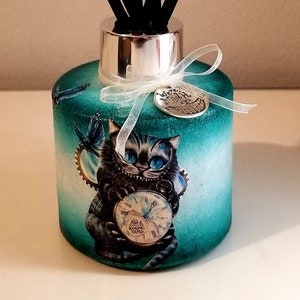 Cheshire cat diffuser. Alice in wonderland decor. Alice in wonderland gift. Mad Hatters tea party. Diffuser bottle. Reed diffuser