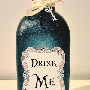 Alice in wonderland drink me bottle - Etsy 日本