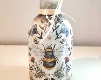 Beautiful bee refillable reed diffuser. Save the bees. Diffuser bottle. Reed diffuser. Home fragrance. Bee gift. Mother's day gift.