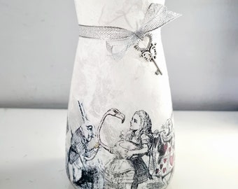 Jarrón de Alicia en el País de las Maravillas: regalo de cumpleaños de estilo vintage