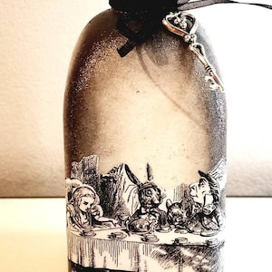 Alice in wonderland diffuser. Alice in wonderland decor. Alice in wonderland gift. Mad Hatters tea party. . Diffuser bottle. Reed diffuser