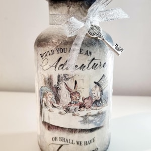 Alice in wonderland light up bottle. Drink me bottle. Alice in wonderland decor. Alice in wonderland gift. Mad Hatters tea party.