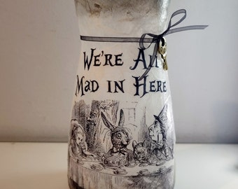 Alice in wonderland inspired vase. Alice decor. Beautiful botanical flower vase. Alice in wonderland gift. Alice home decor vase
