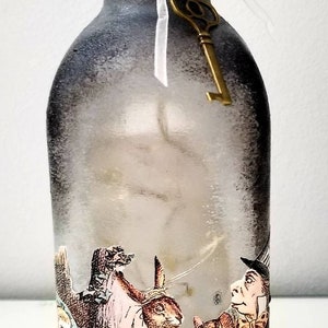 Alice in wonderland light up bottle. Drink me bottle. Alice in wonderland decor. Alice in wonderland gift. Mad Hatters tea party.