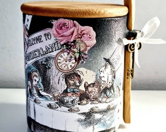 Alice in wonderland bath salt jar. Alice in wonderland decor. Alice in wonderland gift. Mad Hatters tea party. Bath salt storage.