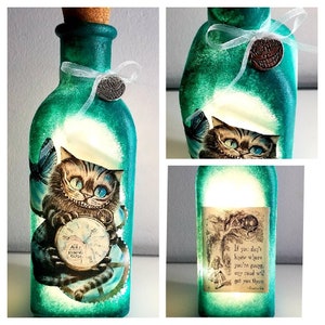 Alice in wonderland light up bottle. Cheshire cat gift. Alice in wonderland decor. Alice in wonderland gift. Cheshire Cat.