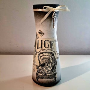 Alice in wonderland inspired bud vase. Alice decor. Beautiful botanical bud vase. Alice in wonderland gift. Single stem vase.
