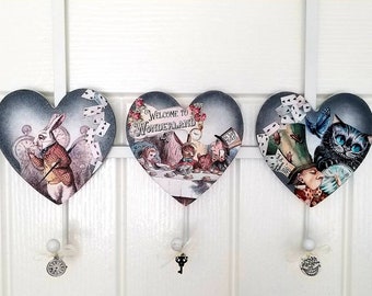 Alice In wonderland wooden heart over door hanger. Alice in Wonderland décor. Alice in Wonderland gift.