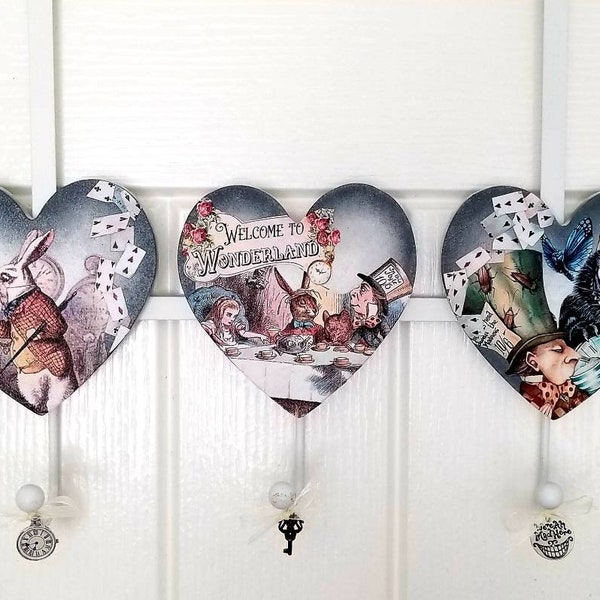 Alice In wonderland wooden heart over door hanger. Alice in Wonderland décor. Alice in Wonderland gift.