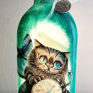 Alice in wonderland light up bottle. Cheshire cat gift. Alice in wonderland decor. Alice in wonderland gift. Cheshire Cat.